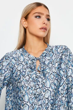 M&Co Blue Snake Print Tie Neck Blouse 10 M&Co Blue Snake Print Tie Neck Blouse -M&Co Sales Store 25ba4f21 fe82 48 550579 D scaled