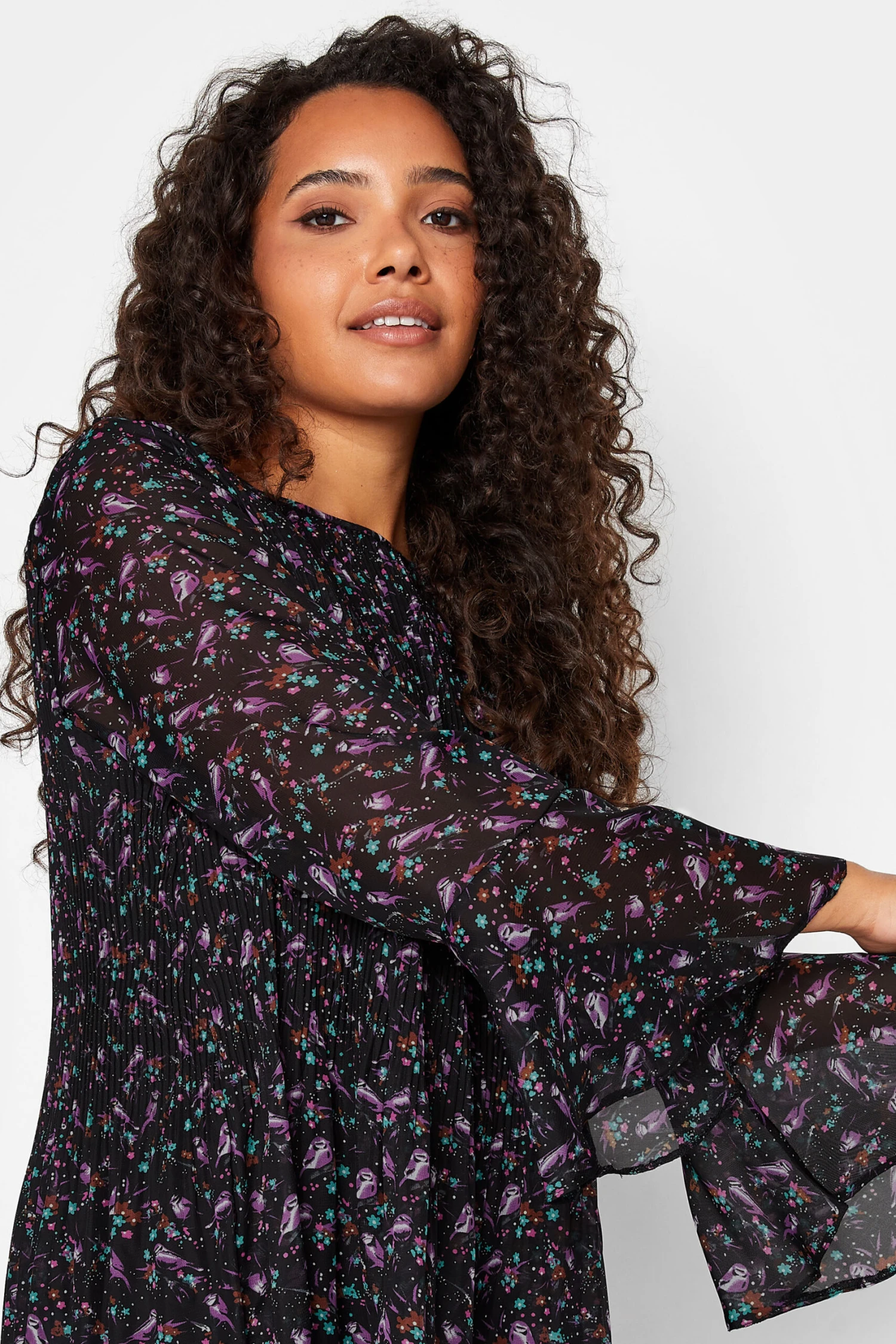 M&Co Bird Print Pleated Blouse 4 M&Co Bird Print Pleated Blouse - Image 4