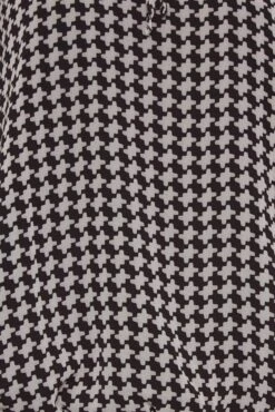 M&Co Black Geometric Print Tie Neck Blouse 11 M&Co Black Geometric Print Tie Neck Blouse -M&Co Sales Store beced89a d24f 4c 550267 Z scaled