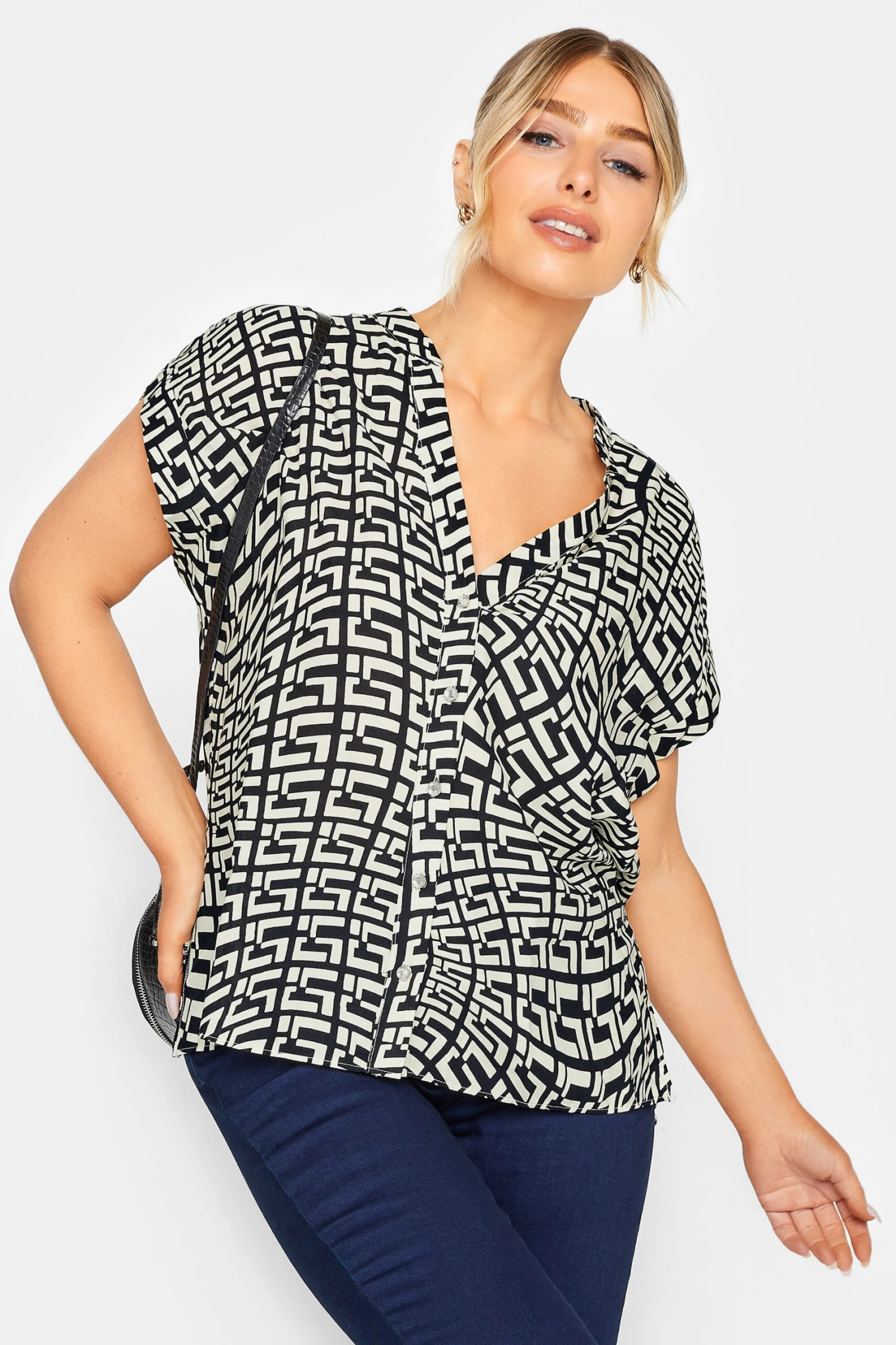 M&Co White Geometric Print Short Sleeve Shirt 1 M&Co White Geometric Print Short Sleeve Shirt