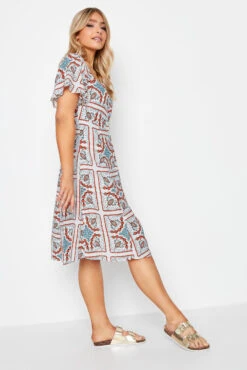 M&Co White Tile Print Button Through Midi Dress -M&Co Sales Store dcda9296 bbe9 44 550420 D scaled