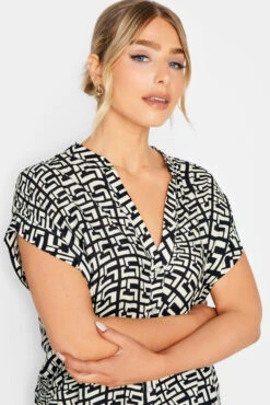 M&Co White Geometric Print Short Sleeve Shirt 10 M&Co White Geometric Print Short Sleeve Shirt -M&Co Sales Store f264bb9e 168d 4b 550144 D scaled