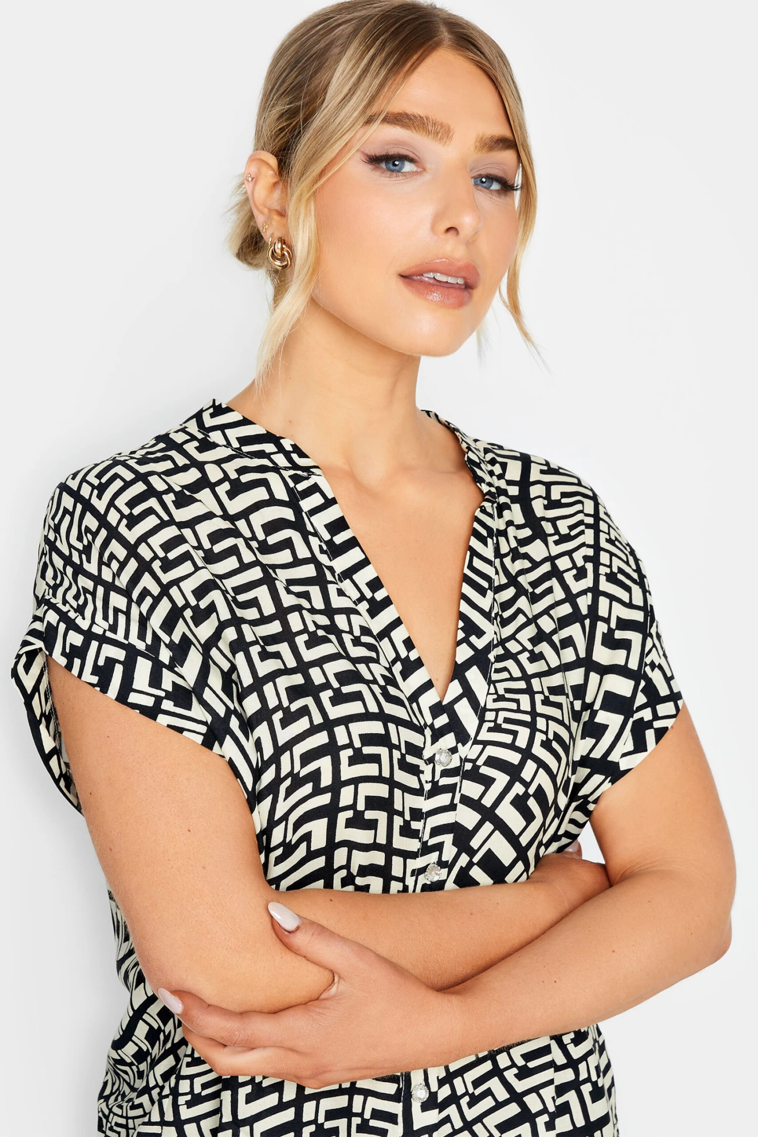 M&Co White Geometric Print Short Sleeve Shirt 4 M&Co White Geometric Print Short Sleeve Shirt - Image 4